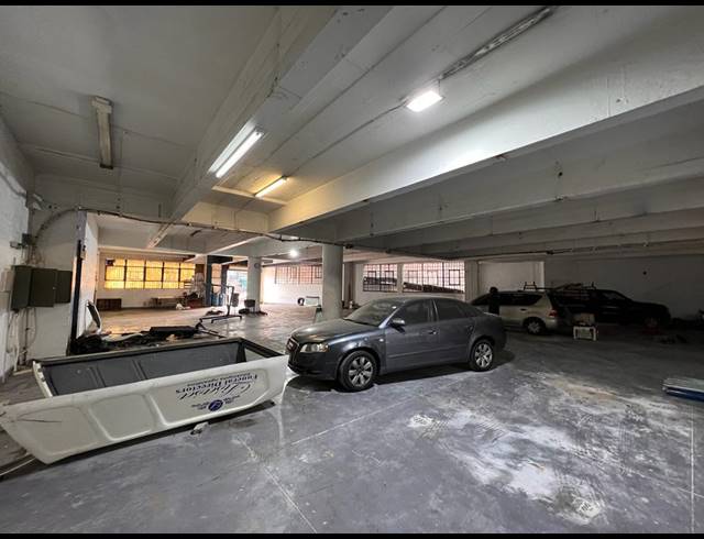 1,600M² WAREHOUSE FOR SALE IN NEW CENTRE